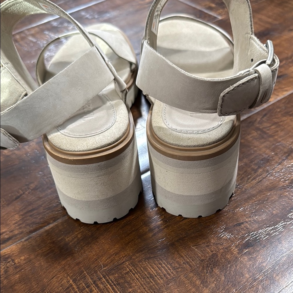 Timberland Cream Platform Sandals - Picture 4 of 8